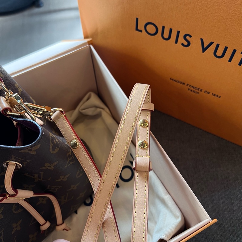 📢 二手近新 女孩必入手的日常百搭包款❤️Louis Vuitton Neonoe BB經典LV老花水桶包晶片款 正品-6