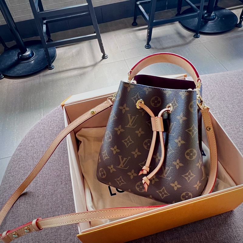 📢 二手近新 女孩必入手的日常百搭包款❤️Louis Vuitton Neonoe BB經典LV老花水桶包晶片款 正品-7
