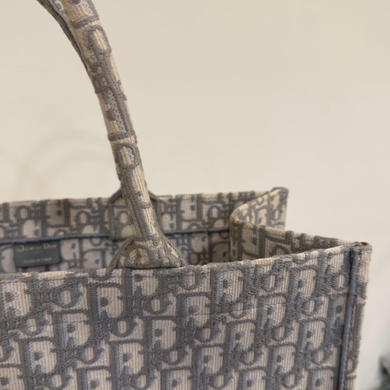 🈶購證 #全網最低💰 #專櫃1️⃣5️⃣萬 Dior老花刺繡托特包 經典熱門款🔥-8