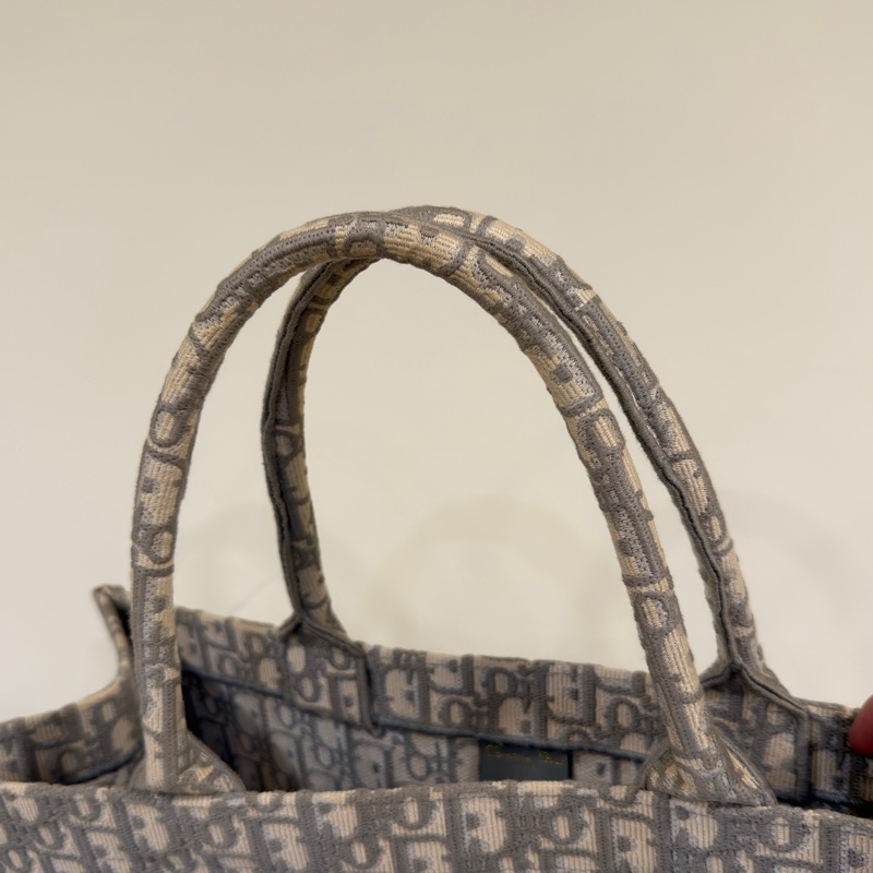 🈶購證 #全網最低💰 #專櫃1️⃣5️⃣萬 Dior老花刺繡托特包 經典熱門款🔥-9