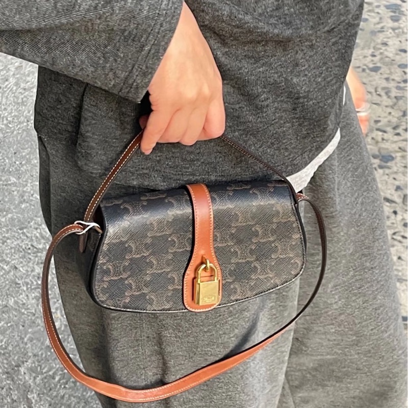 精緻小巧99新🆕Celine賽琳凱旋門老花金色鎖頭腋下包單肩手提包-0