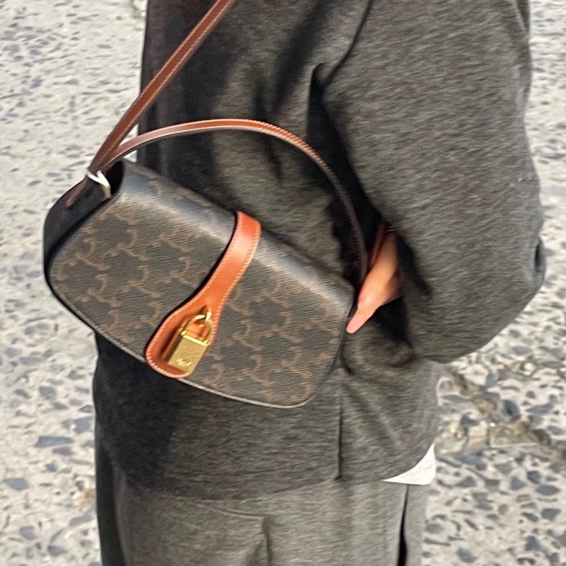 精緻小巧99新🆕Celine賽琳凱旋門老花金色鎖頭腋下包單肩手提包-1