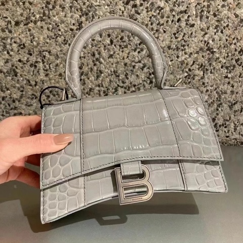 #閒置全配🈶台灣購證 #質感水泥灰 巴黎世家沙漏包xs #甩賣割愛💕