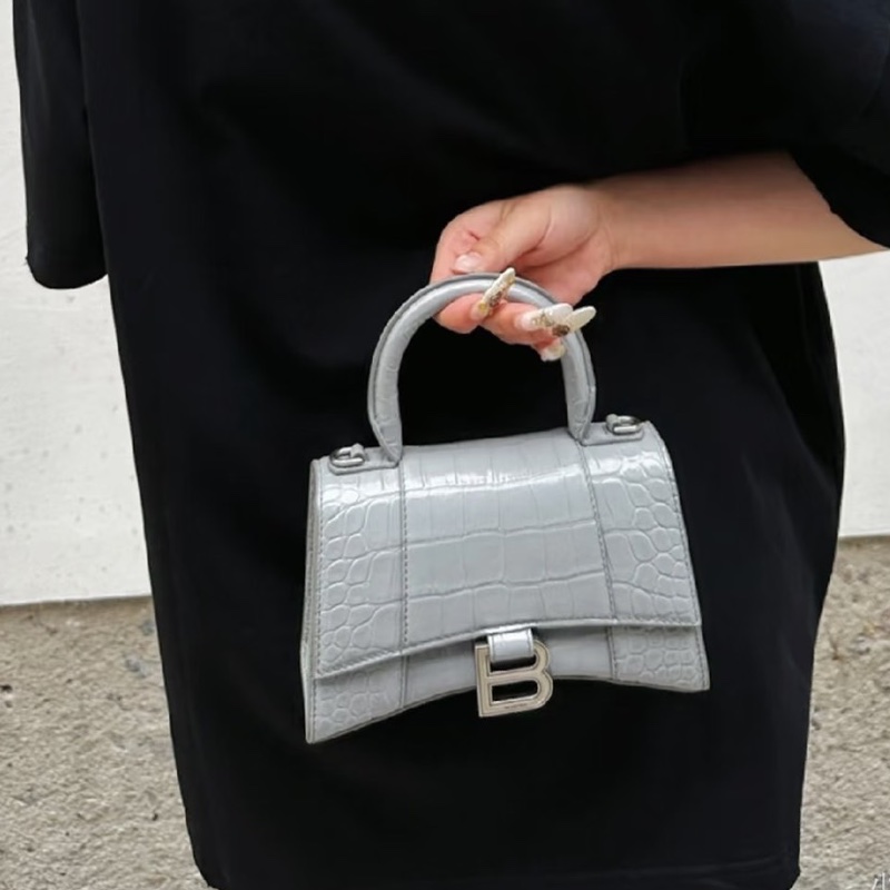 #閒置全配🈶台灣購證 #質感水泥灰 巴黎世家沙漏包xs #甩賣割愛💕-2