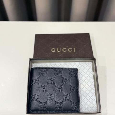 (閒置未用甜價）Gucci古馳 壓紋對開短夾