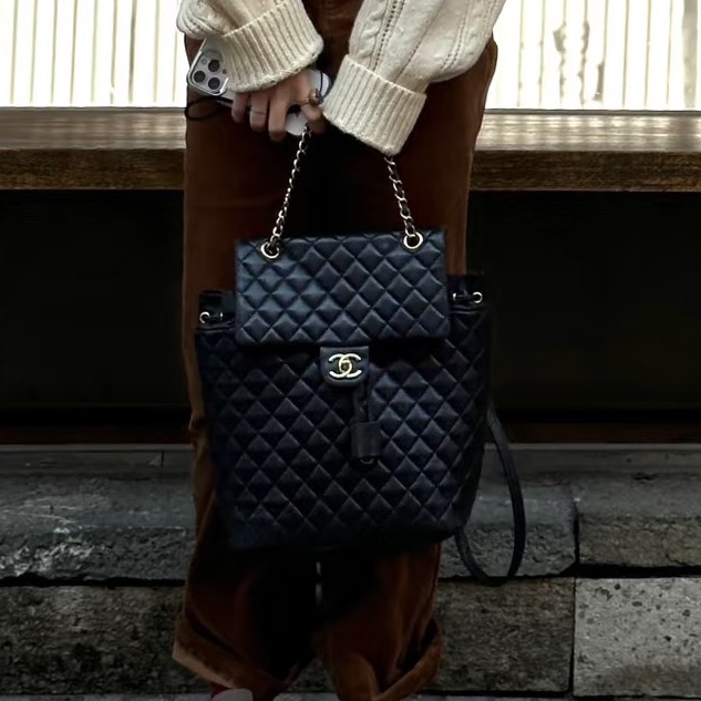老錢千金感❤️‍🔥Chanel香奈兒黑銀羊皮中號薩爾茲堡雙肩後背包通勤背包-6