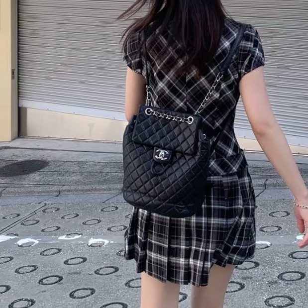 老錢千金感❤️‍🔥Chanel香奈兒黑銀羊皮中號薩爾茲堡雙肩後背包通勤背包-7