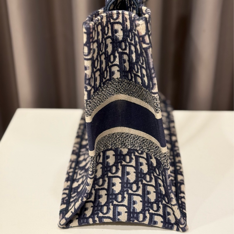 （經典必買）Dior迪奧 緹花刺繡Book tote 小型托特包-8