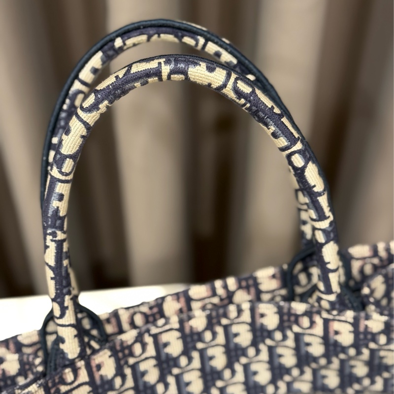 （經典必買）Dior迪奧 緹花刺繡Book tote 小型托特包-9