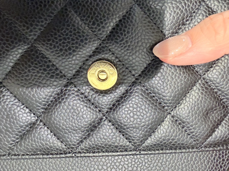 Chanel WOC 牛皮金扣經典款 牛金-26