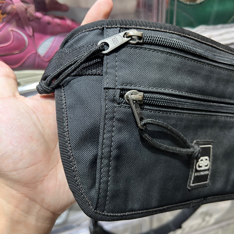 巴黎世家 絕版腰包 特價就一顆-3