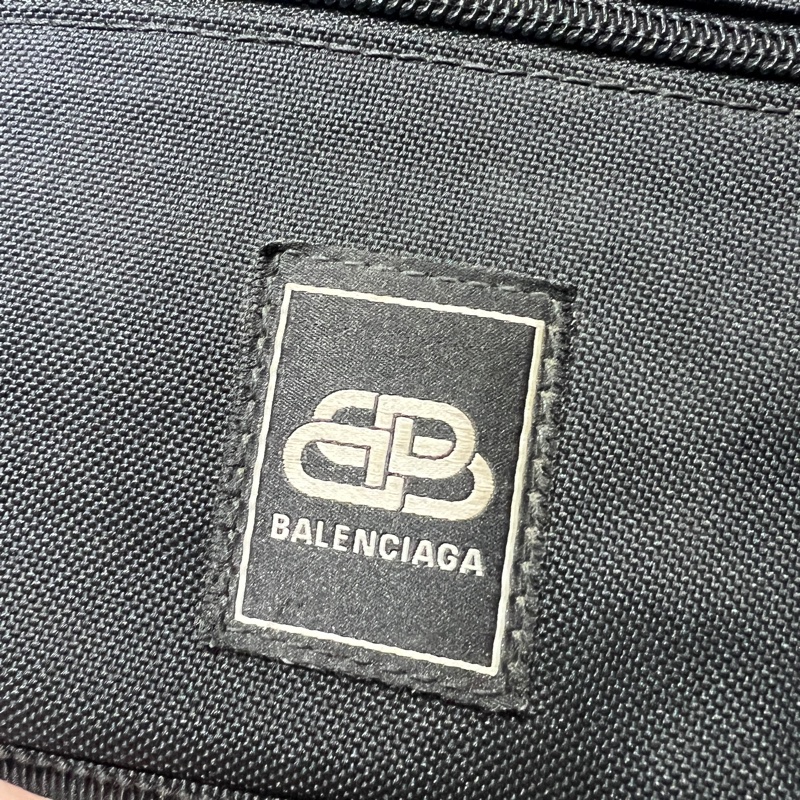 巴黎世家 絕版腰包 特價就一顆-4