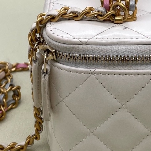 香奈兒 Chanel 鏈條手拿包 盒子化妝包  尺寸:10.0 × 16.5 × 8-8