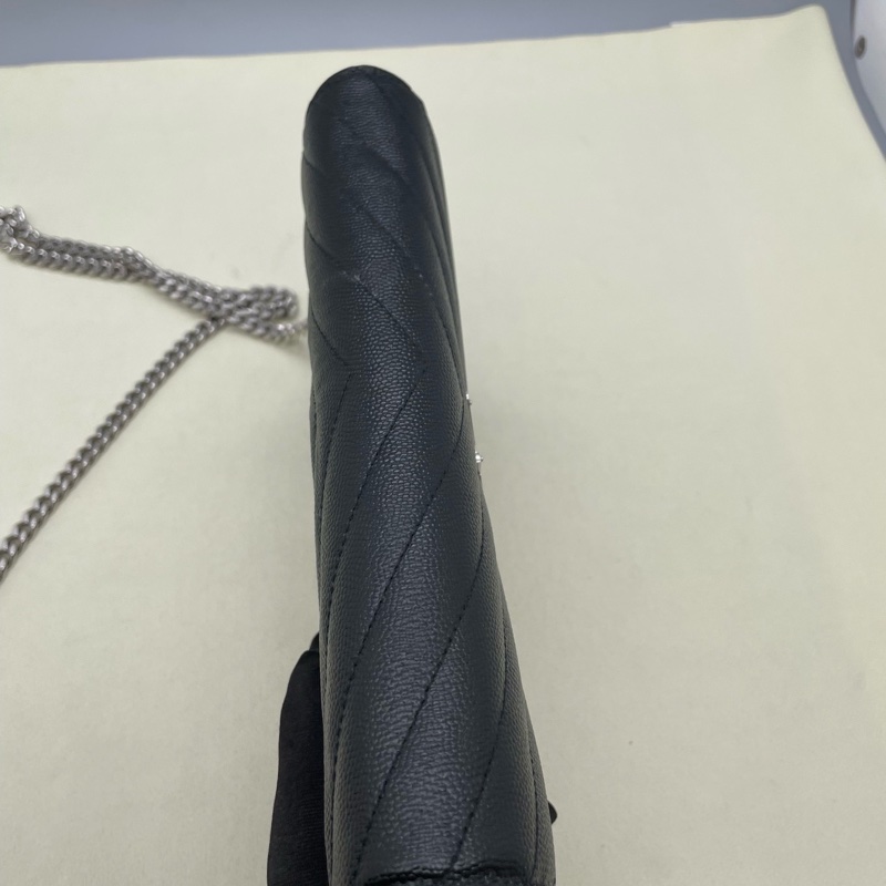 聖羅蘭/Saint laurent  黑銀魚子醬信封包  尺寸22.5 x 14 x 4-5