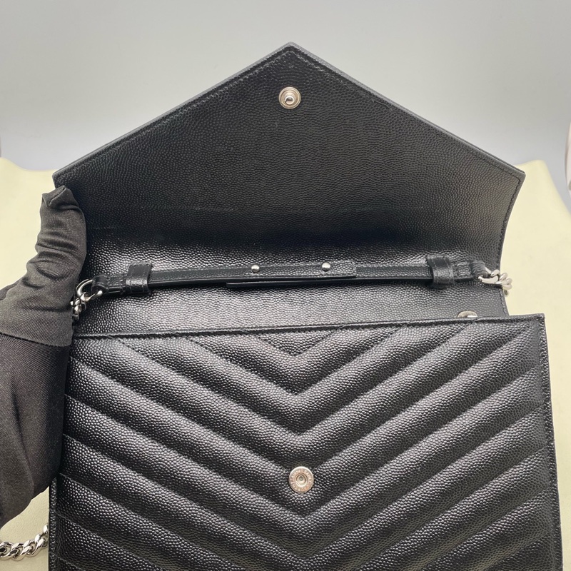 聖羅蘭/Saint laurent  黑銀魚子醬信封包  尺寸22.5 x 14 x 4-7