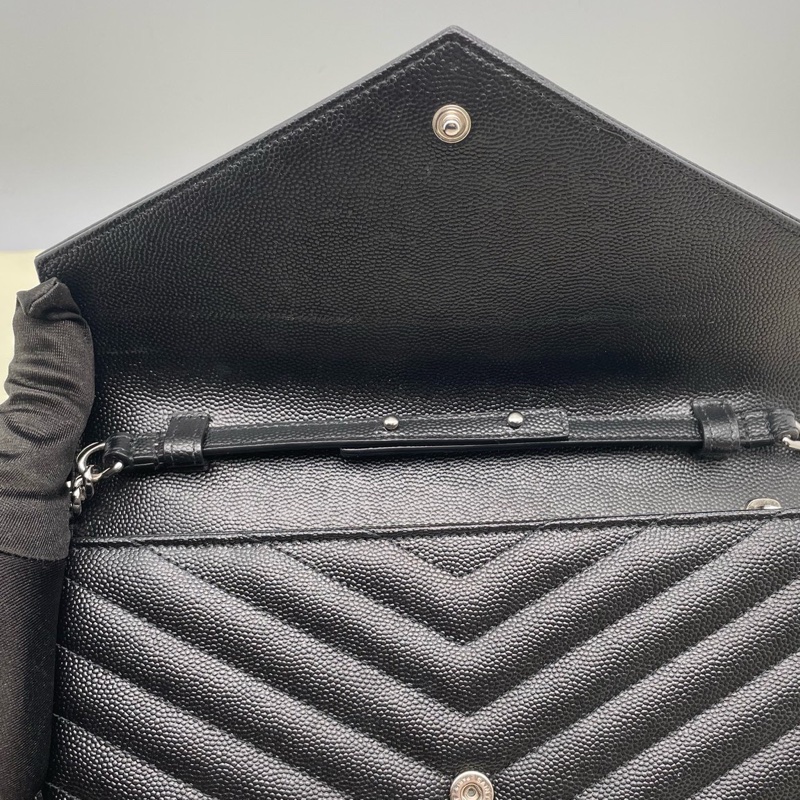 聖羅蘭/Saint laurent  黑銀魚子醬信封包  尺寸22.5 x 14 x 4-8