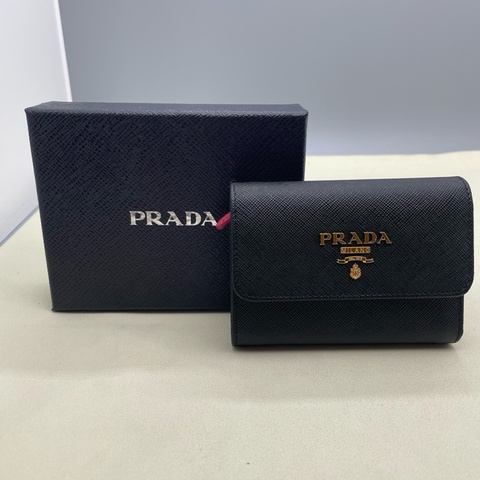 99.9新普拉達/Prada卡包 牛皮尺寸：12 x 2 x 9 cm  附件：盒子