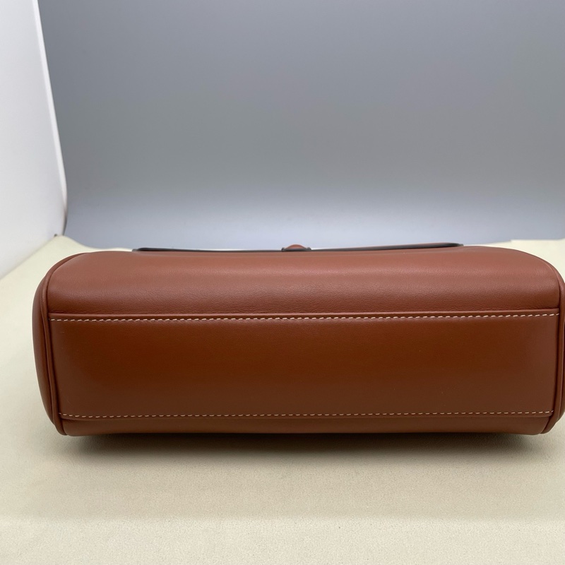 賽琳/Celine  焦糖色牛皮金扣soft 16單肩包 尺寸：24×17×6cm  附件：肩帶-6