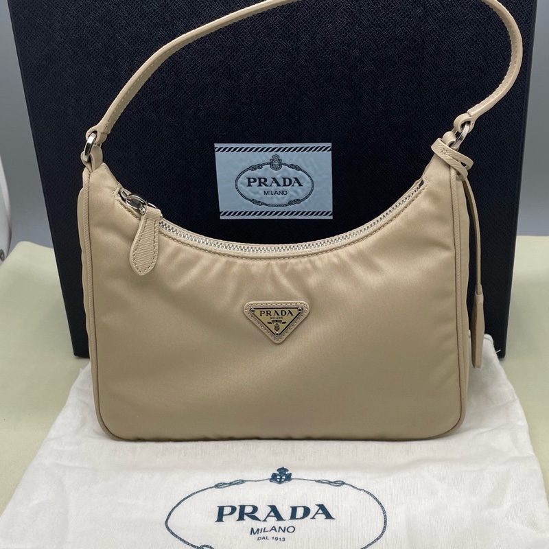 99新普拉達/Prada  迷你 駱駝色 尼龍手袋單肩包再生尼龍迷你手袋 尺寸：18.0×6.5×22.cm 附件：塵袋-0