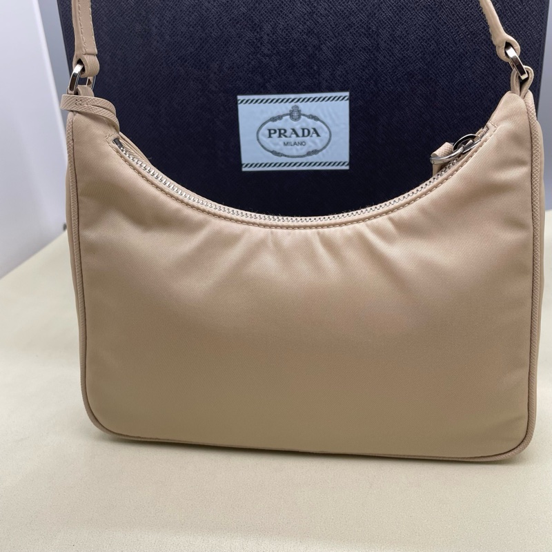 99新普拉達/Prada  迷你 駱駝色 尼龍手袋單肩包再生尼龍迷你手袋 尺寸：18.0×6.5×22.cm 附件：塵袋-2