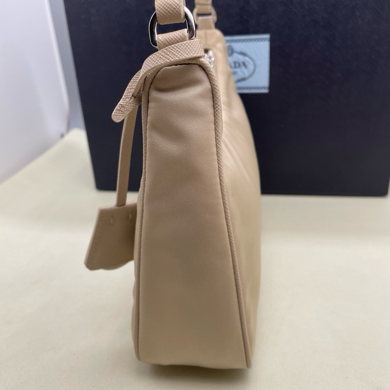 99新普拉達/Prada  迷你 駱駝色 尼龍手袋單肩包再生尼龍迷你手袋 尺寸：18.0×6.5×22.cm 附件：塵袋-3