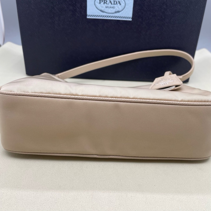 99新普拉達/Prada  迷你 駱駝色 尼龍手袋單肩包再生尼龍迷你手袋 尺寸：18.0×6.5×22.cm 附件：塵袋-5