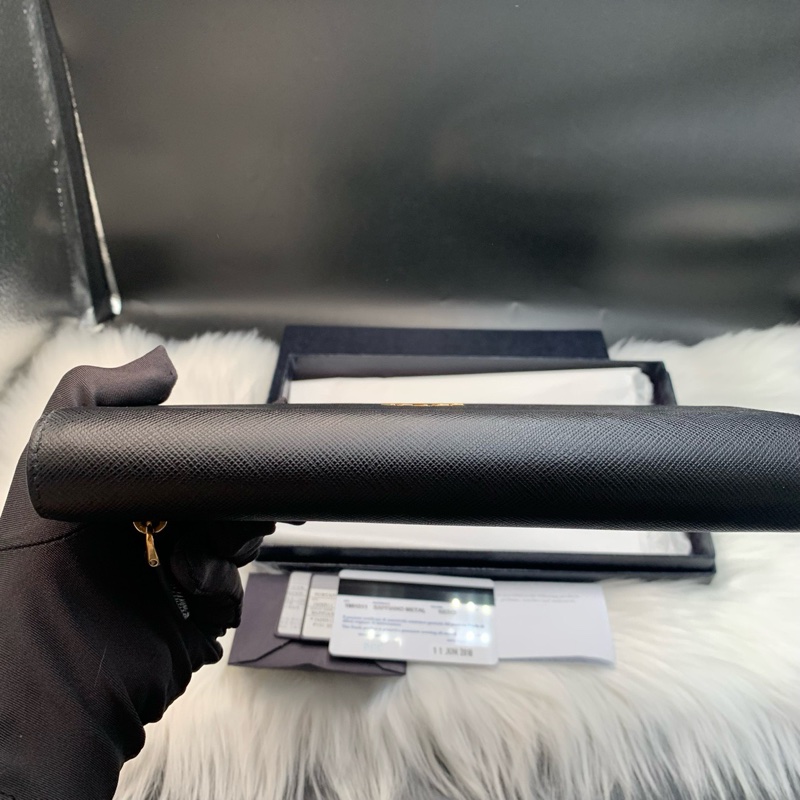 99新 PRADA普拉達黑色金扣十字紋牛皮長款錢包 尺寸：21*3*12cm 附件身份卡-4