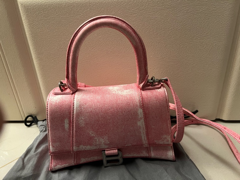 全新 BALENCIAGA 皮革 沙漏包  斜背包 巴黎世家 粉色牛仔s號原價92500-3