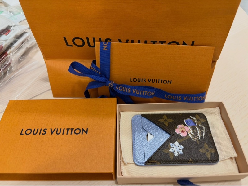 LV Magnetic Card Holder 經典聯名手機磁吸卡夾-1