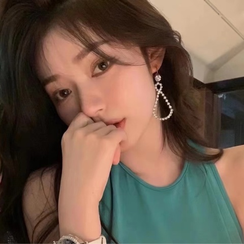 繆繆/Miu Miu  水晶八字耳環 鞠婧禕同款  附件：盒子