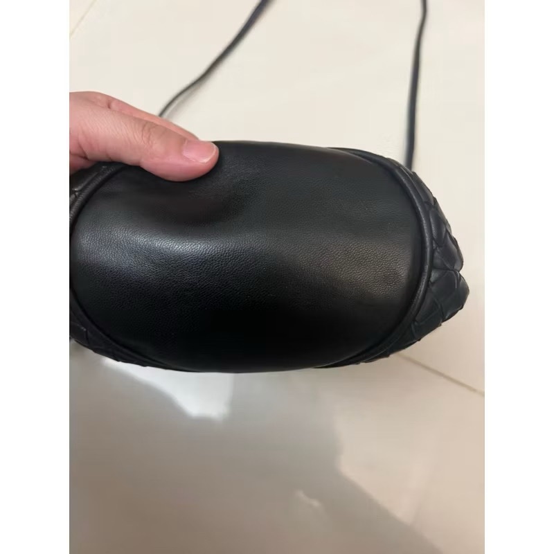 bv編織斜背包市價約6萬-2