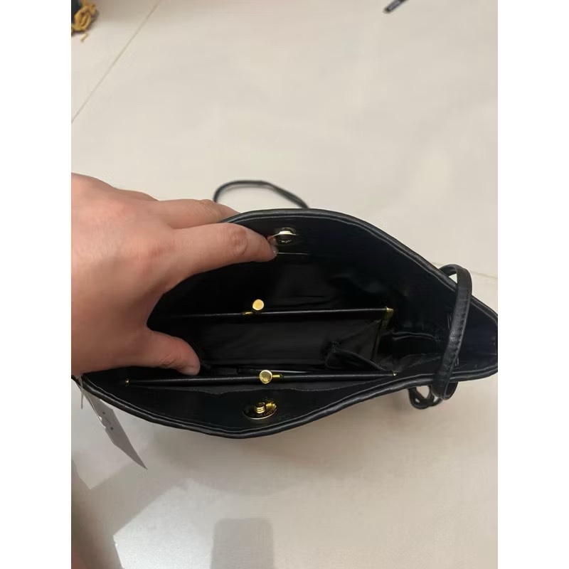 bv編織斜背包市價約6萬-3