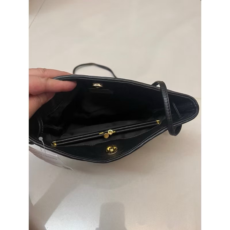 bv編織斜背包市價約6萬-5