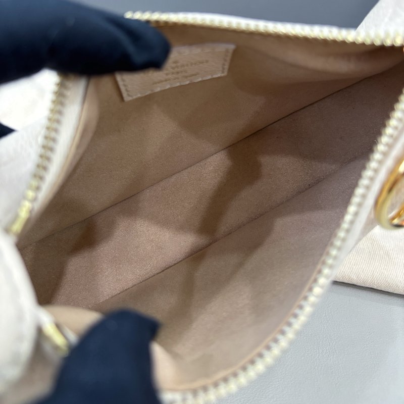 近新品 路易威登/Louis Vuitton 奶白色全皮壓紋mini moon豌荳包 芯片款-12