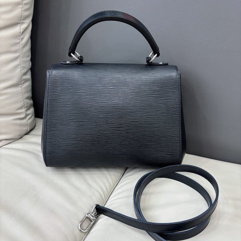 路易威登/Louis Vuitton 黑色水波紋克魯尼Cluny BB-1