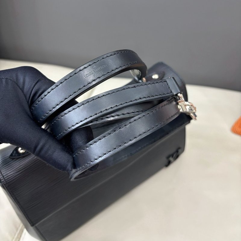 路易威登/Louis Vuitton 黑色水波紋克魯尼Cluny BB-5