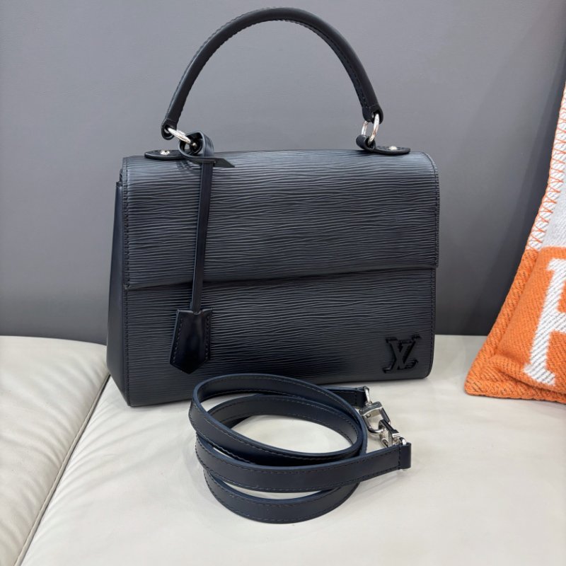 路易威登/Louis Vuitton 黑色水波紋克魯尼Cluny BB-6