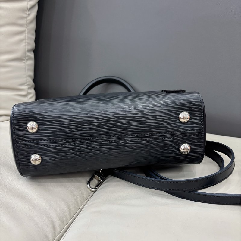 路易威登/Louis Vuitton 黑色水波紋克魯尼Cluny BB-8