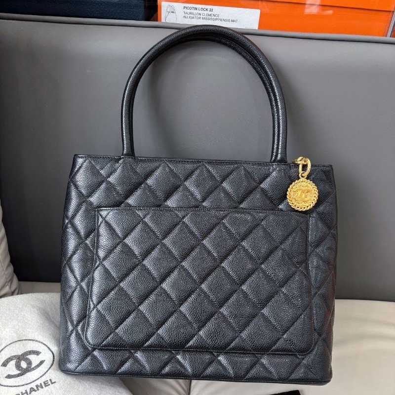 香奈兒/Chanel 黑金荔枝皮希爾頓肩背包-1
