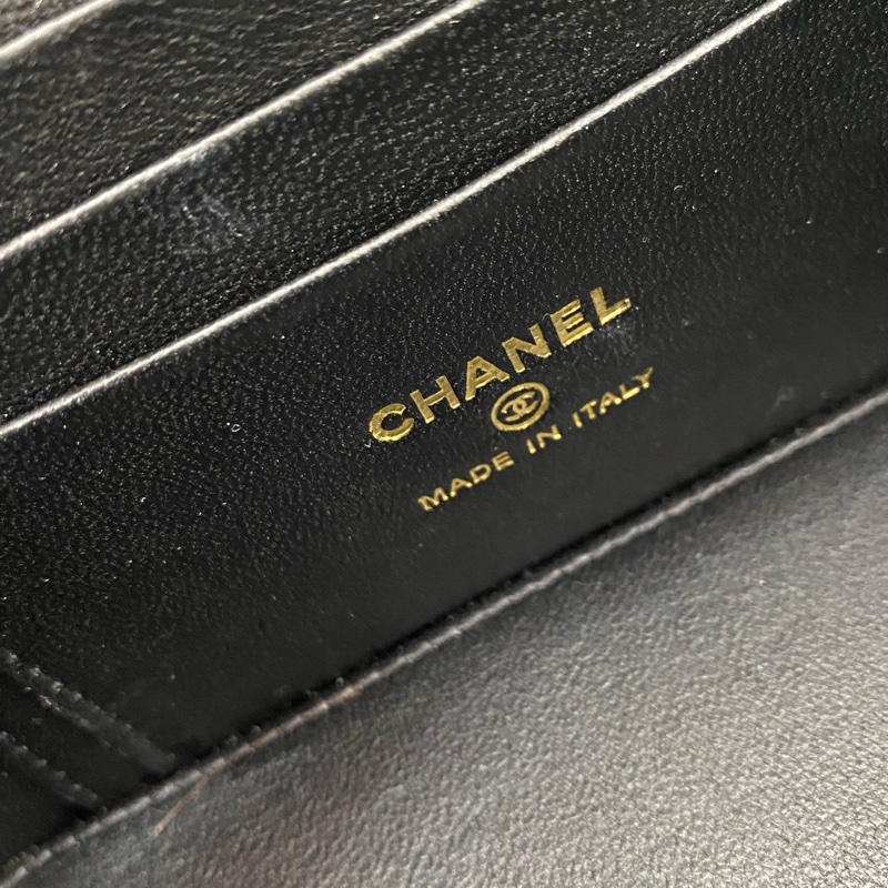 Chanel香奈兒22K黑金漆皮編織手柄長盒子化妝包，芯片款，內含鏡子，尺寸：17*10cm-10