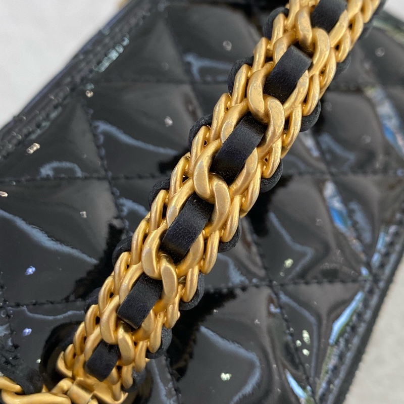 Chanel香奈兒22K黑金漆皮編織手柄長盒子化妝包，芯片款，內含鏡子，尺寸：17*10cm-12