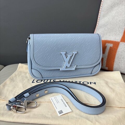 閒置新 路易威登/Louis Vuitton 淺藍色水波紋Buci法棍包 芯片款