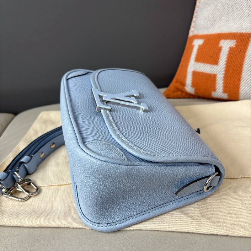 閒置新 路易威登/Louis Vuitton 淺藍色水波紋Buci法棍包 芯片款-3