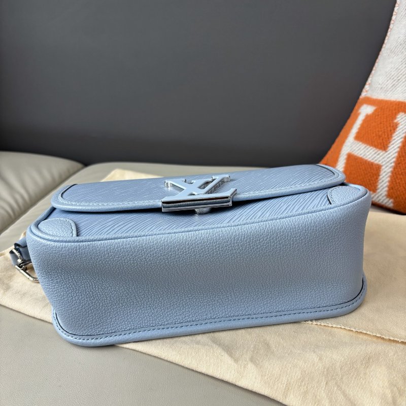 閒置新 路易威登/Louis Vuitton 淺藍色水波紋Buci法棍包 芯片款-7