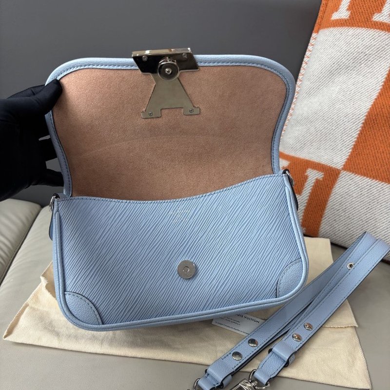 閒置新 路易威登/Louis Vuitton 淺藍色水波紋Buci法棍包 芯片款-8