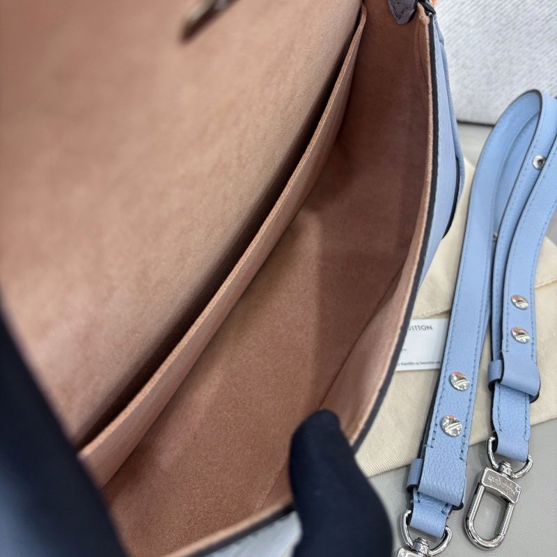 閒置新 路易威登/Louis Vuitton 淺藍色水波紋Buci法棍包 芯片款-9