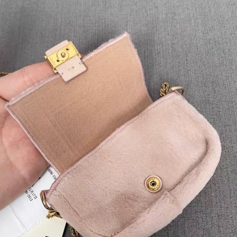 Fendi Nano迷你鏈條包斜背包11*8cm 99新配件塵袋-3