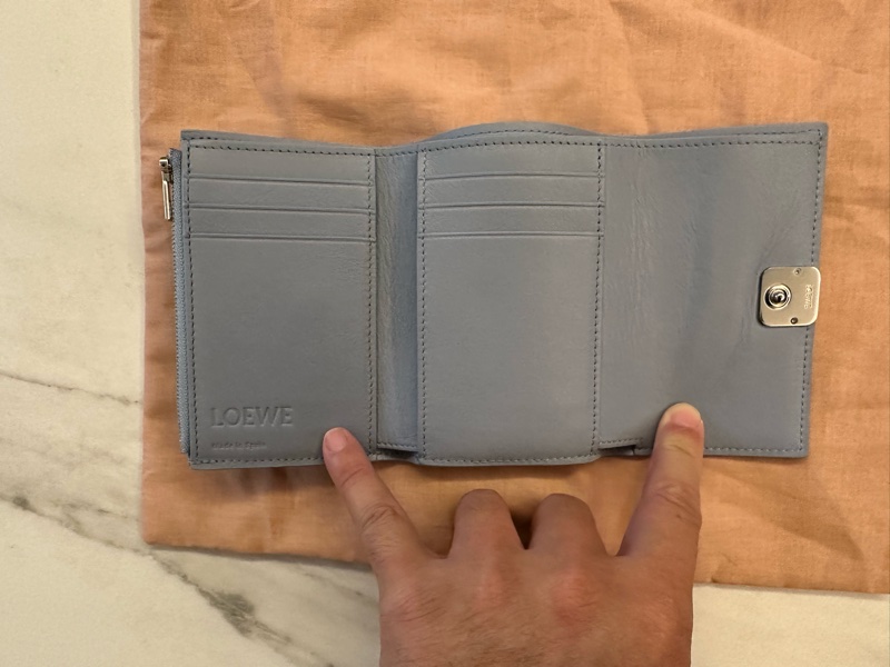 Loewe 淡藍色 三折短夾-3