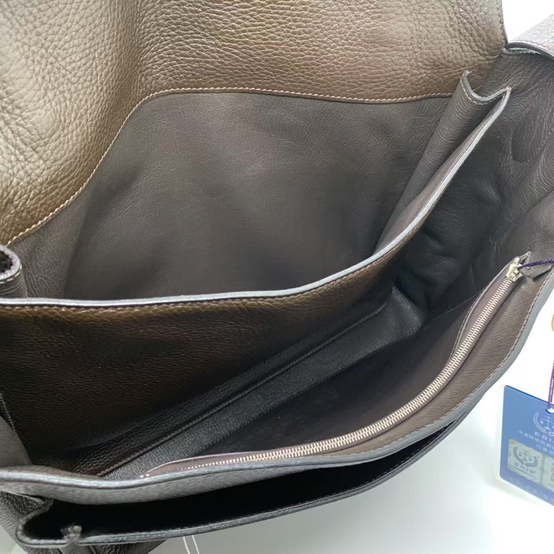 H260425）zz)二手Hermes Steve 男包郵差包巧克力色，o刻印愛馬仕熱門男包款，邊角油邊有磨損內里有划痕-5