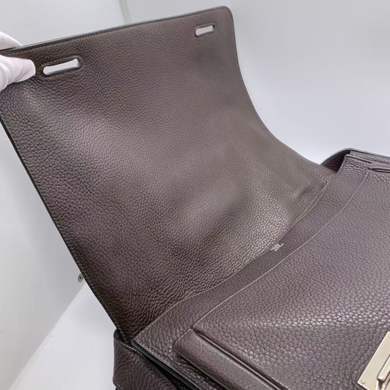 H260425）zz)二手Hermes Steve 男包郵差包巧克力色，o刻印愛馬仕熱門男包款，邊角油邊有磨損內里有划痕-8